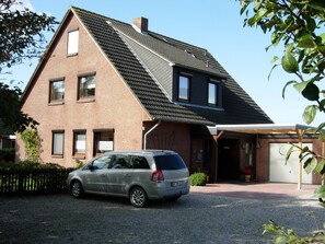 Exterior - Apartment 'Sonnenuntergang' with Balcony and Wi-Fi (Nordstrand)