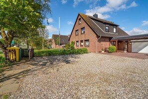 Exterior - Apartment 'Sonnenuntergang' with Balcony and Wi-Fi (Nordstrand)