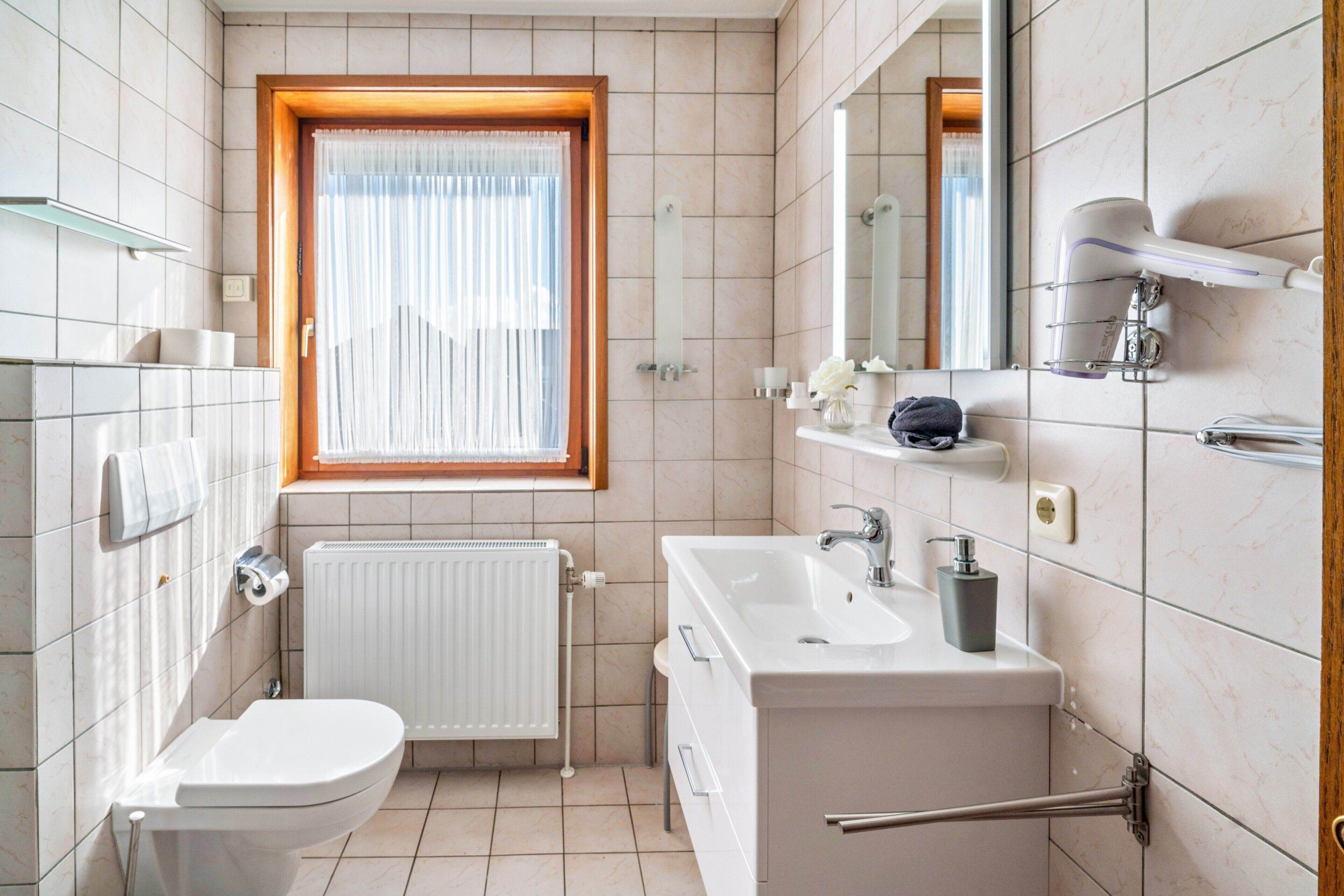 Een douche, een haardroger, handdoeken