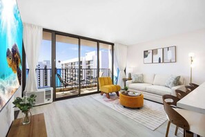 Smart TV - 36FL Newly Renovated Condo w/ Gorgeous Ocean View (Honolulu)