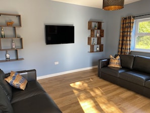 Living area - Stunning Barn Conversion great for families and friends (Woodmansey)