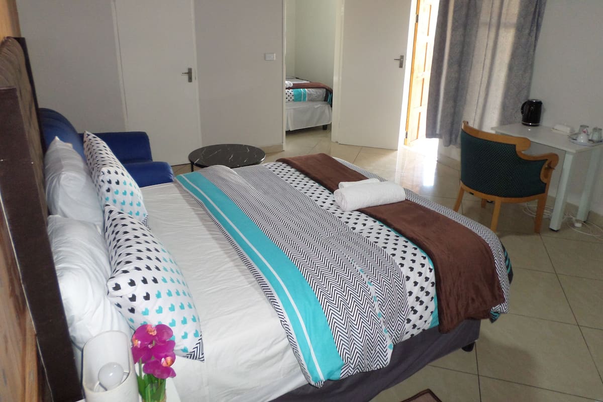 Familien-Doppel- oder -Zweibettzimmer, Gartenblick