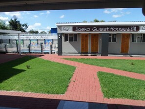 Exterior - Daeka Guesthouse (Kempton Park)