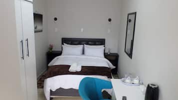 Basic Single Room | Desk, laptop workspace, iron/ironing board, free WiFi