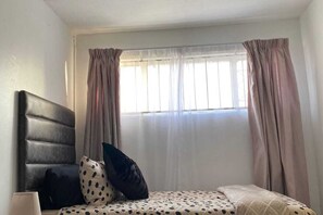 2 Schlafzimmer, Schreibtisch, Bügeleisen/Bügelbrett, kostenloses WLAN