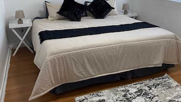 2 slaapkamers, een kluis op de kamer, een bureau