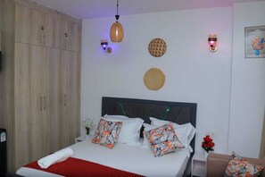 1 bedroom, iron/ironing board, WiFi - Charming studio in vibrant Nairobi perfect for your stay,12 minutes from CBD. (Nairobi)