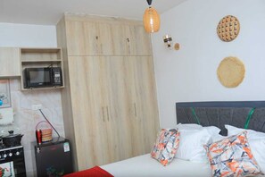 1 bedroom, iron/ironing board, WiFi - Charming studio in vibrant Nairobi perfect for your stay,12 minutes from CBD. (Nairobi)