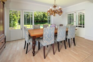 Dining - Beautiful Double-Storey 3-bedroom home with Pool. Prime Hermanus location (Hermanus)