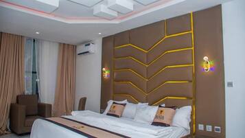 Economy Room, Balcony, City View | Desk, laptop workspace, soundproofing, free WiFi