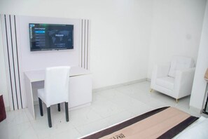 Economy Room, Balcony, City View | Desk, laptop workspace, soundproofing, free WiFi