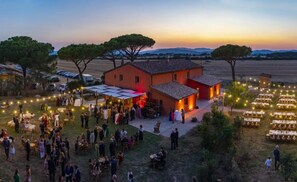 Outdoor wedding area - Villa Casale Enrica con Piscina Bio Lago (Roccastrada)
