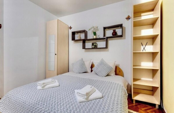 مكواة/لوح كي وواي فاي وملاءات أسرّة