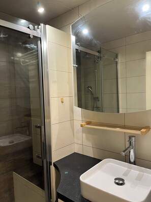Shower, hair dryer, towels, toilet paper - L'Après-Ski, Briançon, at the foot of the Prorel cable car (Briançon)
