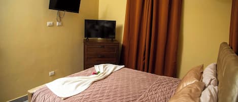 Apartment, 2 Bedrooms, Balcony, Pool View | Room amenity