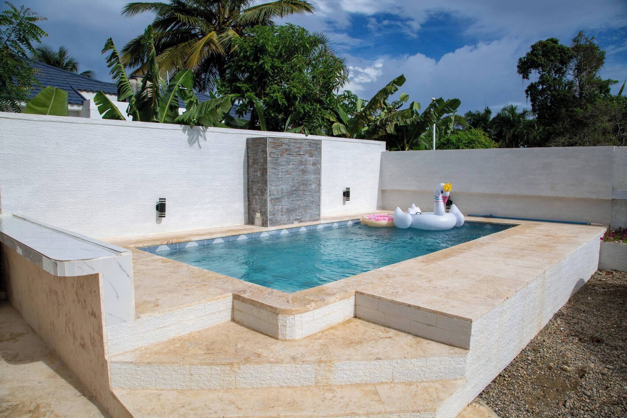 Apartamento, 2 quartos, sacada, vista para a piscina | Piscina | Piscina externa