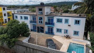 Apartamento, 2 quartos, sacada, vista para a piscina | Piscina | Piscina externa