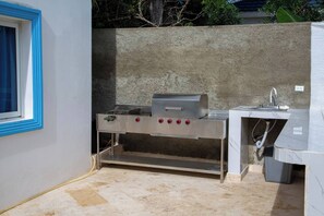 Căn hộ, 2 phòng ngủ, ban công, quang cảnh hồ bơi | Hiên