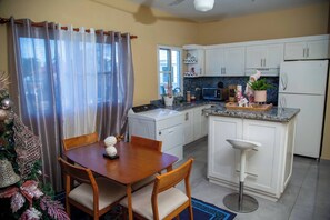 Căn hộ, 2 phòng ngủ, ban công, quang cảnh hồ bơi | Nội thất