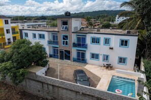 Apartamento, 2 quartos, sacada, vista para a piscina | Piscina | Piscina externa