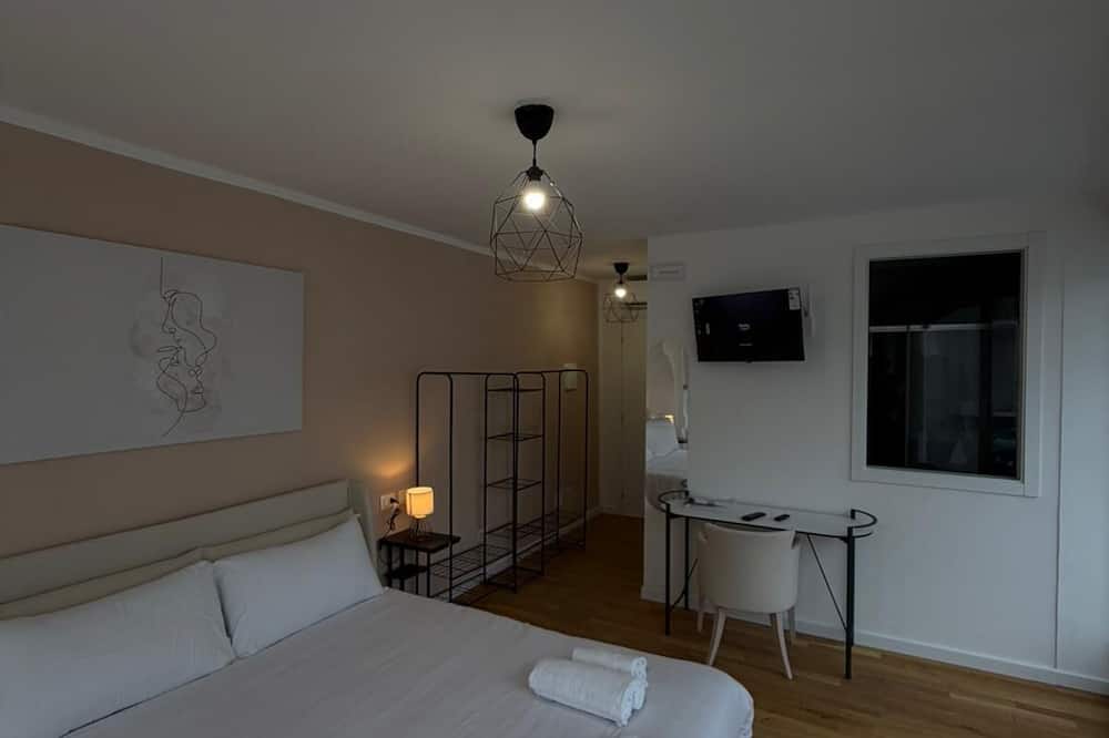 ROOMS 78