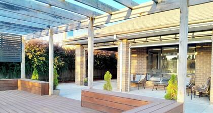 Modern Seaside Boho Incl Breakfast