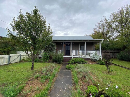 Awen Cottage - Where Heritage Meets the Heart of Tenterfield