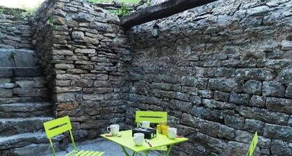 Character house in the heart of the baume les messieurs valley