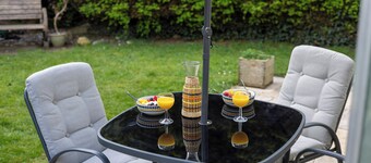 1 Bed Caravan Sleeps 2 -dog Welcome -free Parking