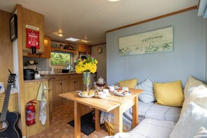 Interior - 1 Bed Caravan Sleeps 2 -dog Welcome -free Parking (Penzance)