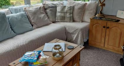 1 Bed Caravan Sleeps 2 -dog Welcome -free Parking