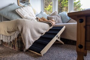 1 bedroom, iron/ironing board, free WiFi, bed sheets - 1 Bed Caravan Sleeps 2 -dog Welcome -free Parking (Penzance)