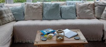 1 Bed Caravan Sleeps 2 -dog Welcome -free Parking