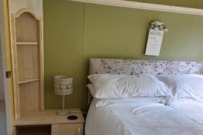 Room - 1 Bed Caravan Sleeps 2 -dog Welcome -free Parking (Penzance)