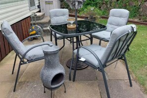 Outdoor dining - 1 Bed Caravan Sleeps 2 -dog Welcome -free Parking (Penzance)