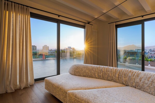 TV - Skyline Penthouse - Panoramic Views Over the Heart of Palermo (Palermo)