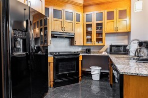 Private kitchen - 2BR Canyons Ski-in/Ski-out With Resort Amenities (Park City)