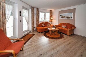 TV, stereo - Küstenwind: Cozy 2-room apartment with use of swimming pool (Büsum)