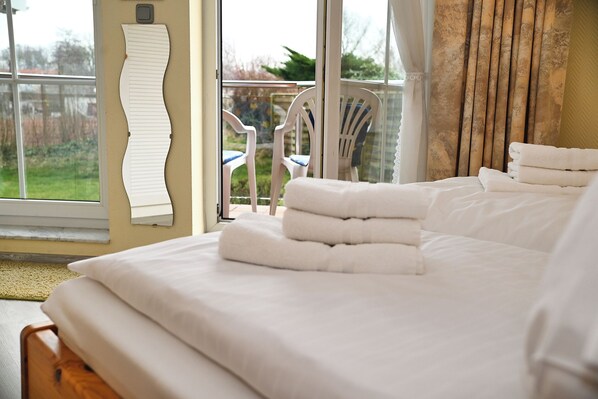 2 bedrooms, free WiFi - Küstenwind: Cozy 2-room apartment with use of swimming pool (Büsum)