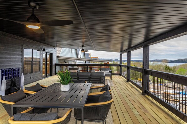 Outdoor dining - Prvt Indoor Pool! Game Room! Lake Views! (Hollister)