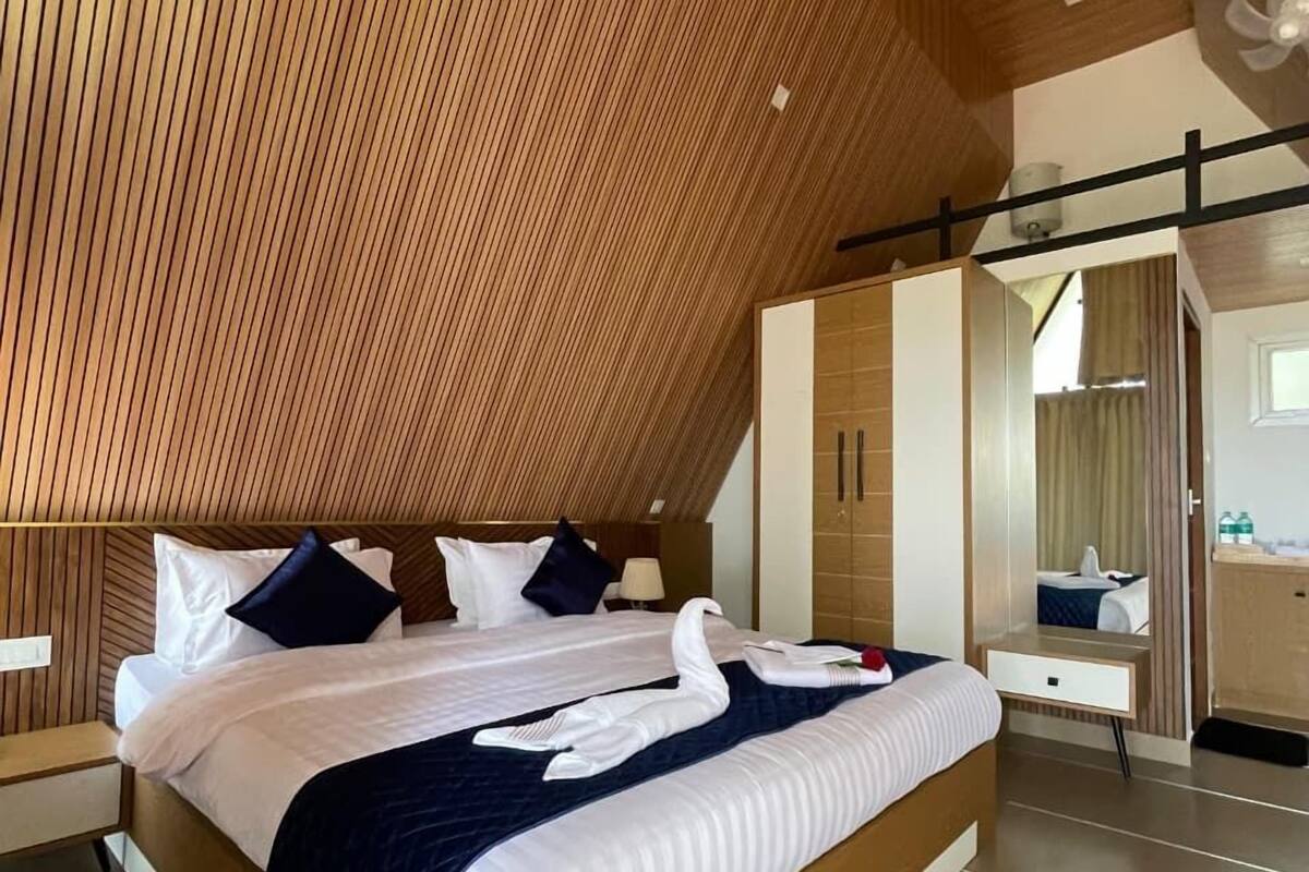 Classic Tree House | Free WiFi