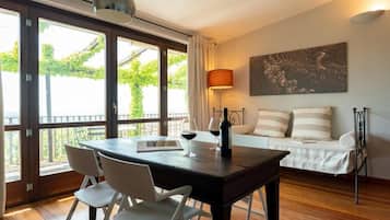 Comfort-Apartment, Blick auf den Weinberg | Wohnbereich