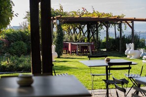 Outdoor dining - Foresteria Settevie (Piemonte)