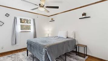 4 bedrooms, individually decorated, individually furnished, bed sheets