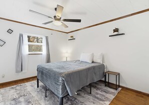 House, Multiple Beds, Balcony (Lakeside Brick Retreat) | 4 bedrooms, individually decorated, individually furnished, bed sheets - Lakeside Brick Retreat For 8 (Branson West)