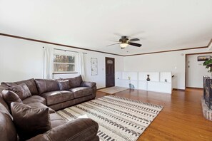 House, Multiple Beds, Balcony (Lakeside Brick Retreat) | Living area - Lakeside Brick Retreat For 8 (Branson West)