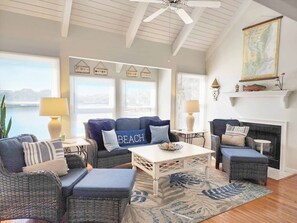 TV - Oyster Catcher 132 - Lake Front, Pool, Gated community (Pawleys Island)