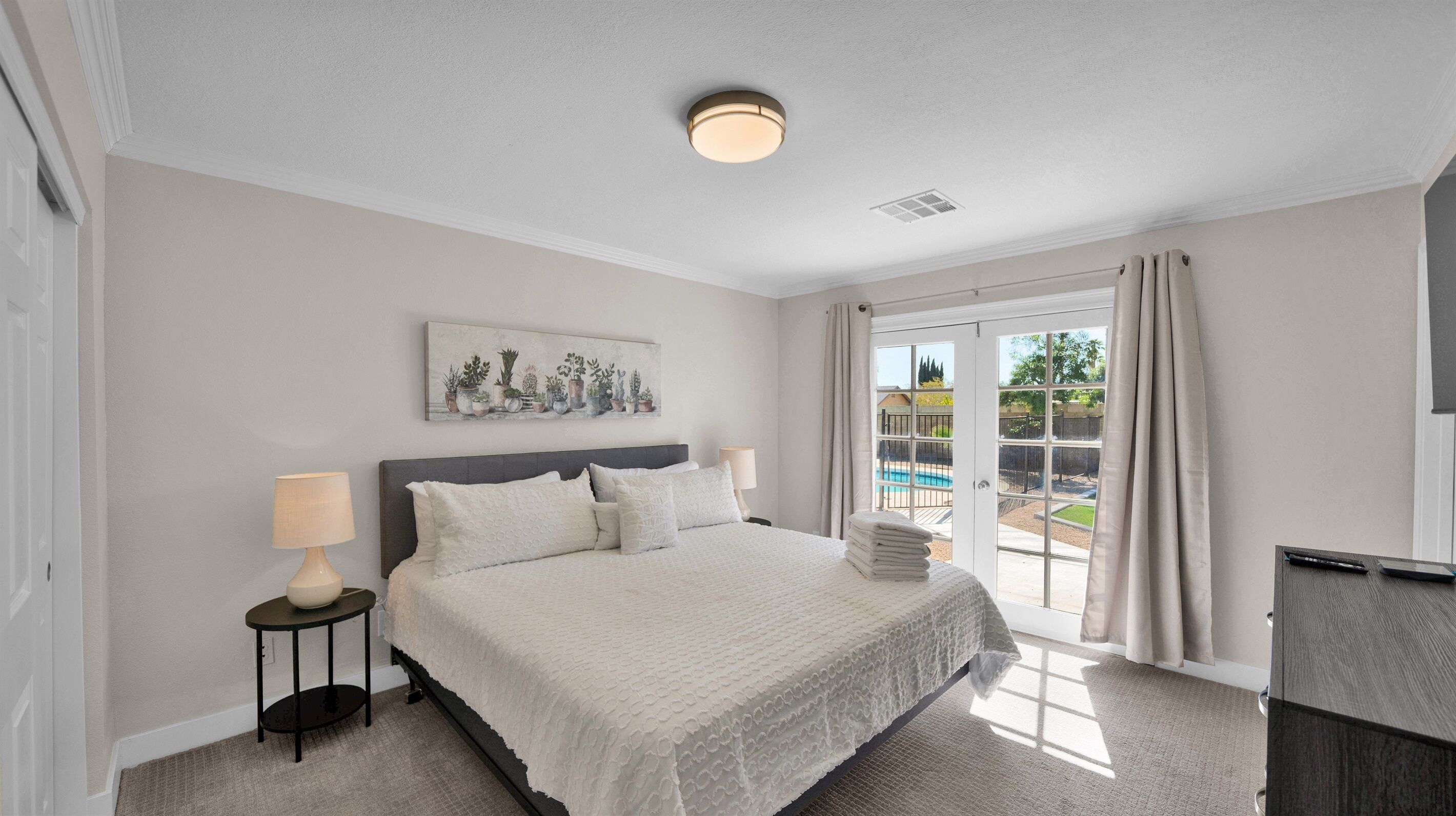 Iron/ironing board, travel cot, WiFi, bed sheets