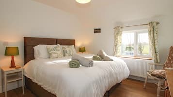 2 bedrooms, individually decorated, individually furnished, free WiFi