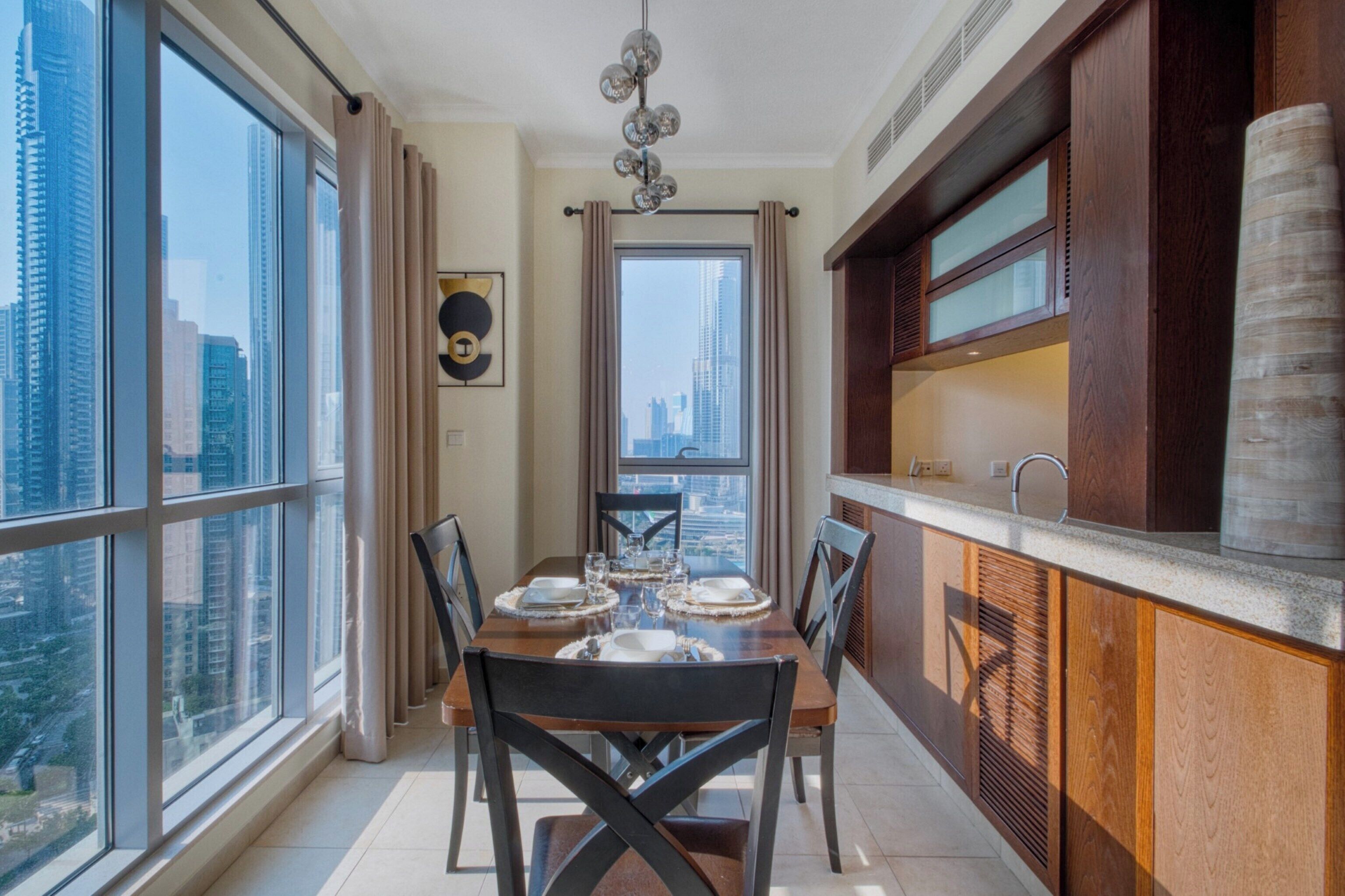 Appartement Deluxe, 1 très grand lit et 1 canapé-lit, balcon, vue ville | Salle à manger